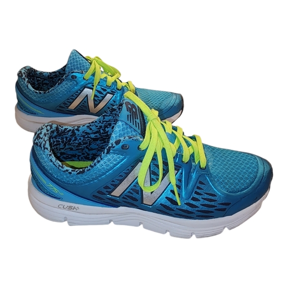 New Balance 775 V2 Women's Blue Tennis Running Walking Pickleball Shoes Size 8.5 - Picture 2 of 8